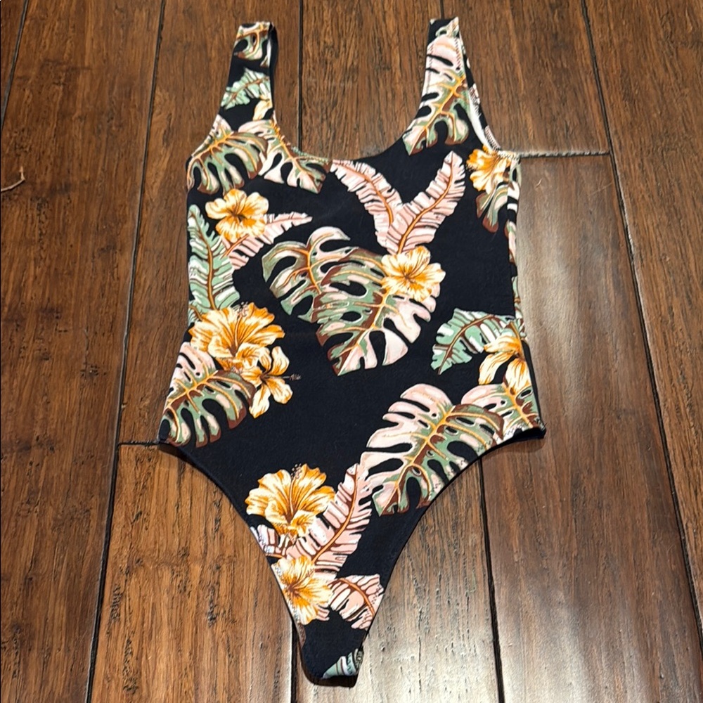 Aritzia Black and Pink Sleeveless Bodysuit